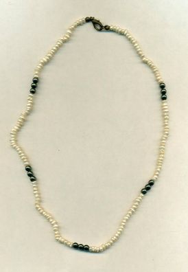 Modeschmuck Kette Perlenkette mit hellen und dunkel grauen Perlen