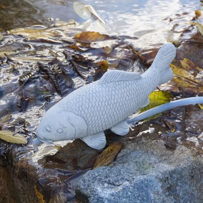 Massive Steinfigur Koi Fisch mit Wasserlauf Länge 25 cm Steinguss frostsicher