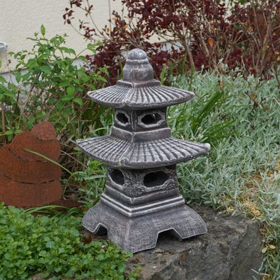 Japanische Pagode mit acht Fenstern mehrfarbig antik aus Steinguss frostsicher