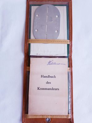 DDR NVA Handbuch des Kommandeurs plus Erkennungsmarke