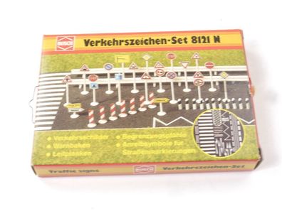 Busch N 8121 Ausschmückung Warnbaken Leitplanken Anreibsymbole Schilder