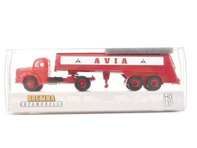 Brekina H0 85432 Modellauto Berliet TLR 8 Tank "Avia" 1:87