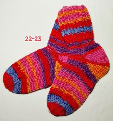 Handgestrickte Socken Gr.22-23 rot-blau-lila gestreift Gründl-Sockenw