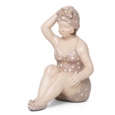 Moritz Deko Figur Mollige Badenixe mit Badeanzug sitzend mit Kopftuch Shabby Chic