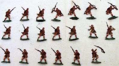 20 Zinnfiguren Schottische Infanterie - im Sturm im Stahlhelm