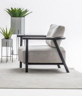 Exklusiver Grauer Sessel Wohnzimmer Polstermöbel Designer Textilsessel