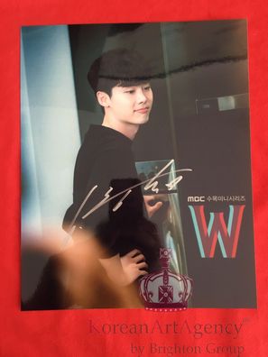 Lee Jong Suk W: Two Worlds 10 inches Autograph