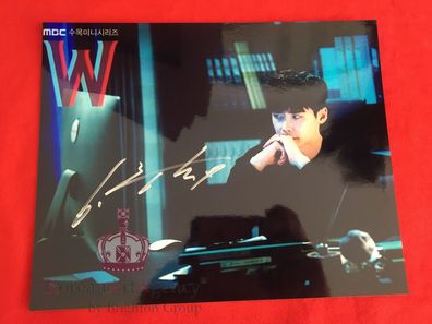 Lee Jong Suk W: Two Worlds 10 inches Autograph