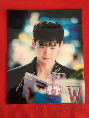 Lee Jong Suk W: Two Worlds 10 inches Autograph