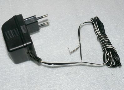 FYB A09000300 AC DC Trafo Adapter 9V 300mA Ladegerät Netz teil stecker