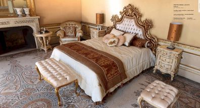 Luxus Hocker Chesterfield Beistellhocker Polster Gold Schlafzimmer Stoff Beige
