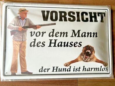 Blechschild 20x30 cm: Vorsicht vor dem Mann des Hauses - der Hund ist harmlos