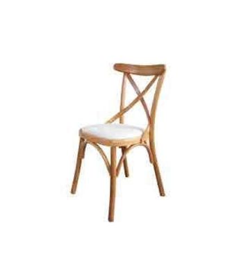 Ein Holzstuhl mit einem weichen Sitz und einem runden Rücken für Ihr Esszimmer