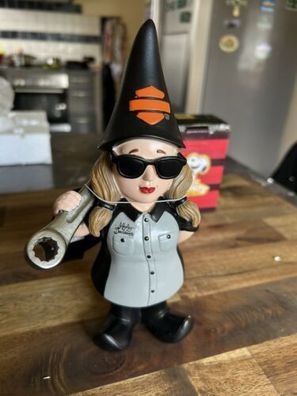 Harley Davidson Gartenzwerg Mechanic Gnomette Biker Girl Schraubenschlüssel 21cm