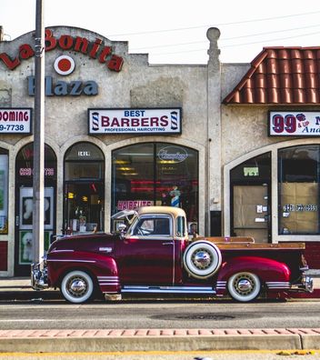 Metallschild Red Classic Truck - Barbershop 40 x 45 cm