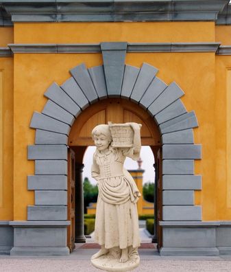 Gartenfigur Steinfigur Pflanzschale Pflanzkübel Terrassenmöbel Eingangsfiguren