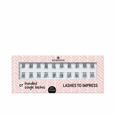 essence LASHES TO Impress 07