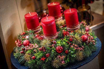 Hand-Made Adventskranz rot Adventkranz Advent Kranz Adventsgestecke inkl. Kerzen