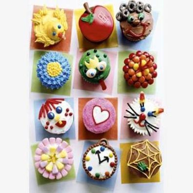 Glückwunschkarte aus Puzzleteilen Cupcakes mit bunten Toppings Puzzle