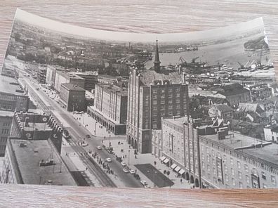 4877 / Ansichtskarte - Rostock-Blick von Marienkirche nach Langen Straße