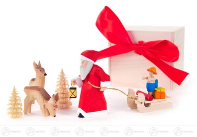 Weihnachtsmann mit Schlitten und Rehen geschnitzt, in Geschenkbox H=ca 6,5 cm