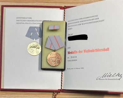 DDR Medaille Waffenbrüderschaft NVA in Bronze, Urkunde + Orden + Etui