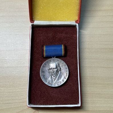 DDR Orden Auszeichnung Wilhelm Christoph Hufeland Medaille Stufenlos