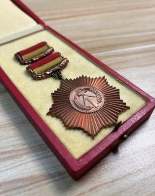 DDR Orden VVO Vaterländischer Verdienstorden Bronze Seltene Verschluss Variante