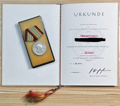 DDR Treue Dienste Medaille NVA in Silber, Urkunde + Orden + Etui