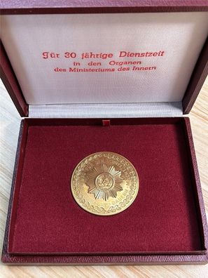 DDR Medaille 30 jährige Dienstzeit in den Organen des Ministeriums des Inneren