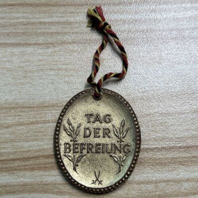 Medaille DDR Tag der Befreiung 1945 40mm Meissen Böttger Porzellan