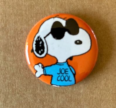 Peanuts: Snoopy Ansteck-Pin Logo Anstecker Button Ø3,2 cm - Joe Cool Rock Star