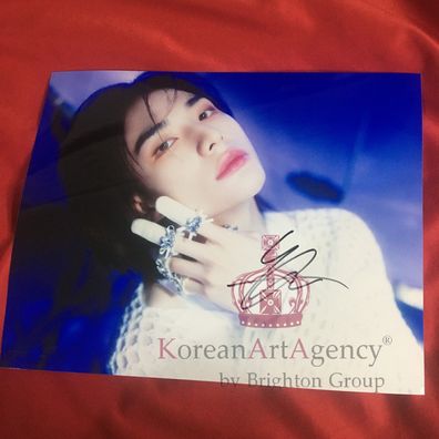 Stray Kids Hyunjin 10inches Autograph