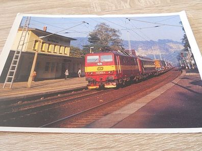 4901 / Ansichtskarte - CD Elektrolokomotive 372 003 mit LKW Zug Bahnhof Stadt Wehlen