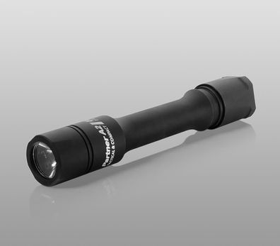 Armytek Partner A2 v3 / XP-L Kaltweiß / 700 lm / TIR 20°:80° / 2xAA