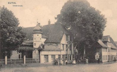 AK Eutin Kinder Frauen mit Regenschirm am Voss - Haus