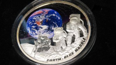 1 $ Niue BLUE MARBLE Apollo 17 Erde in Original etui 1 oz Silber PP Farbe