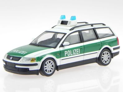 VW Passat Variant B5 Polizei Modellauto Schuco 1:43