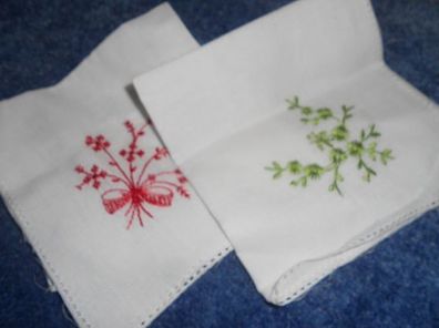 2 Taschentücher zum Behäkeln mit glatten Rand und Stickerei