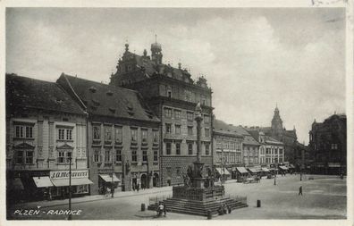 Rathaus und Denkmal in Pilzen Böhmen Postkarte AK 1941