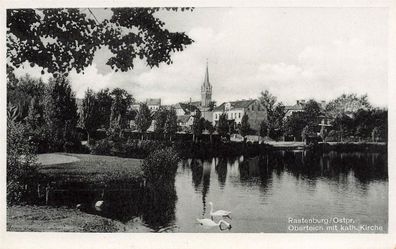 Oberteich mit Katholische Kirche in Rastenburg Ostpreussen Postkarte AK