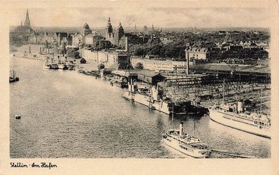 Am Hafen mit Dampfschiffen in Stettin Pommern Postkarte AK