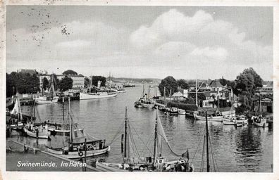 Im Hafen Swinemünde Pommern Postkarte AK 1944