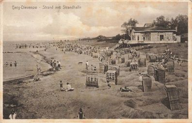 Strand mit Strandhalle in Berg-Dievenow Pommern Postkarte AK 1932