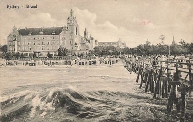 Strand mit Steg und Kurhaus in Kolberg Pommern Postkarte AK 1928