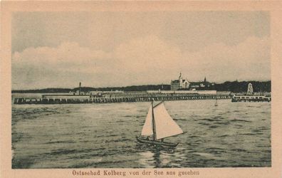 Strandschloss und Segelschiff von der See aus Kollberg Pommern Postkarte AK (E)