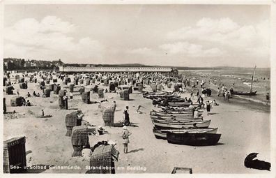 Strandleben am Seesteg Swinemünde Pommern Postkarte AK 1933