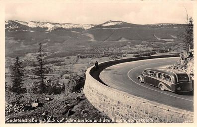 Sudetenstraße mit Blick auf Schreiberhau und den Riesengebirgskamm AK