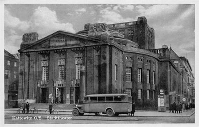 Kattowitz Ober / Schlesien Omnibus , Fahrradfahrer am Stadttheater Postkarte