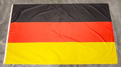 Fahne Flagge Deutschland - DICKE Qualität MIT 3 ÖSEN - 150 x 250 cm